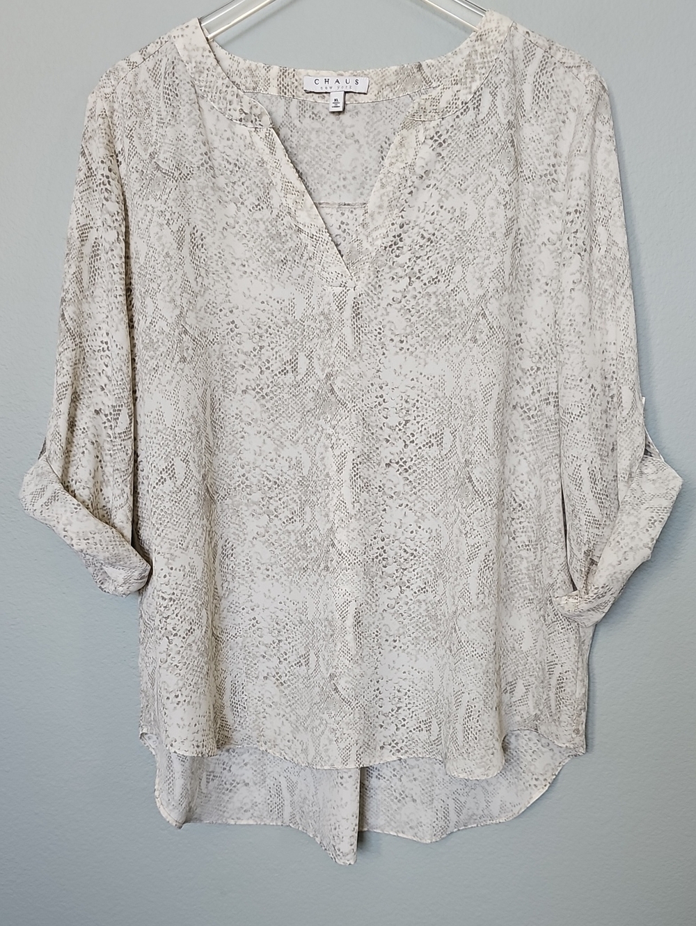 CHAUS Animal Print Blouse Split V Neck Roll Tab Sleeves Cream & Gray XL